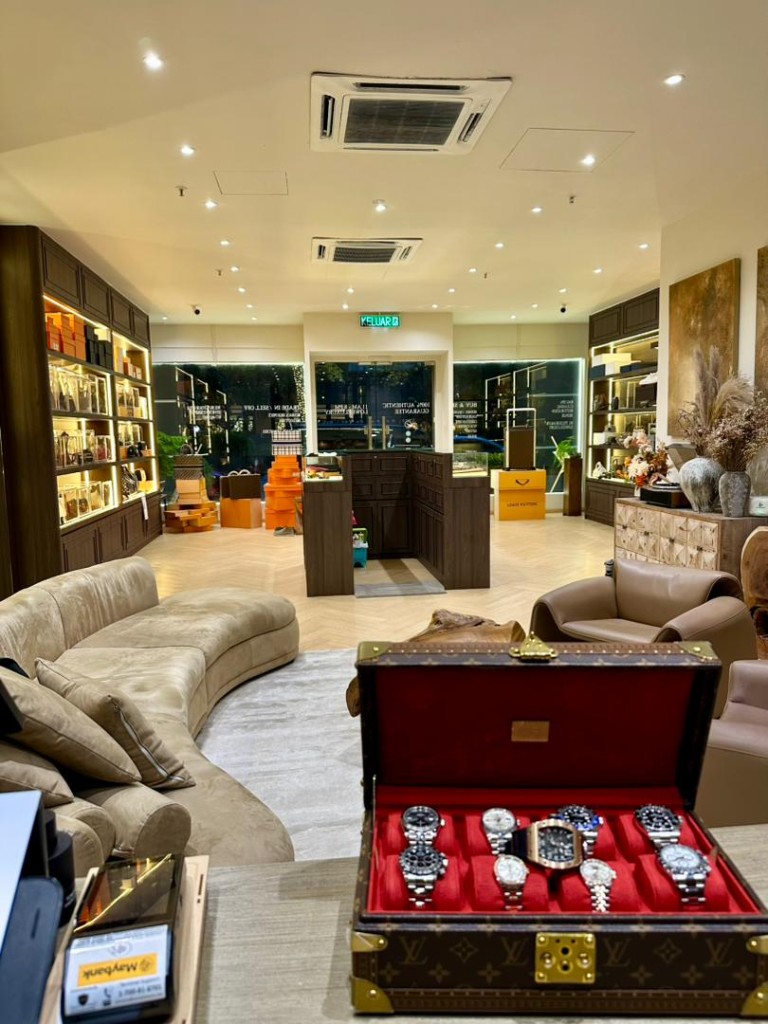LOWEELUXURY boutique interior at Publika KL